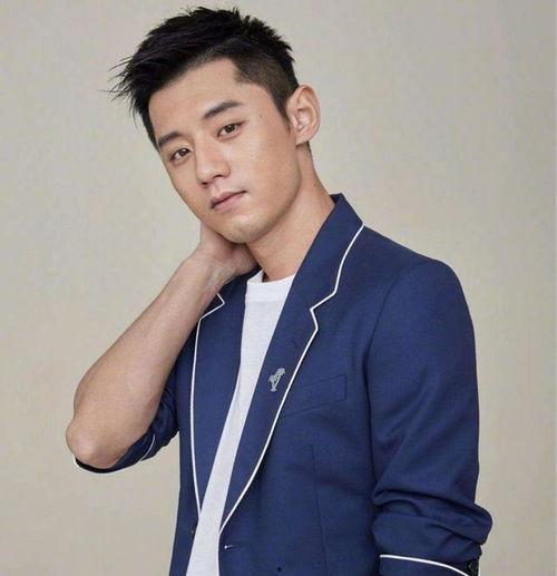 张继科日常吃瓜,揭秘运动员的休闲时光