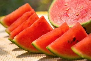 小伙儿吃瓜,小伙儿吃瓜背后的故事