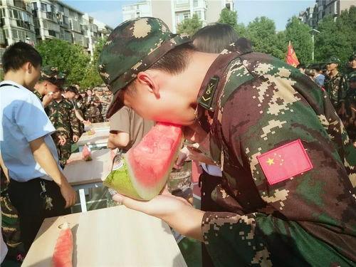 幸福村庄吃瓜群,吃瓜群里的欢乐时光