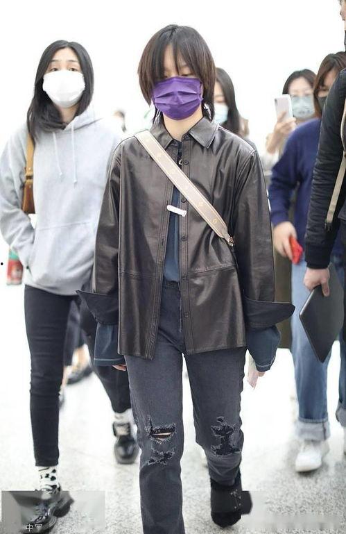 小皮衣吃瓜,揭秘娱乐圈的甜蜜瓜田