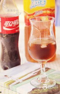 红茶加可乐吃瓜,夏日消暑新风尚