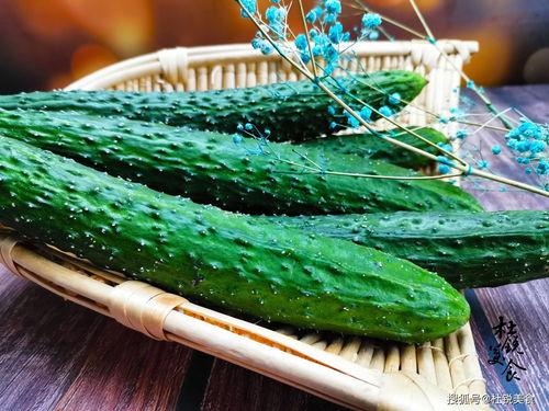 吃瓜蒲扇拍照图片大全,吃瓜蒲扇拍照瞬间，尽享清凉时光