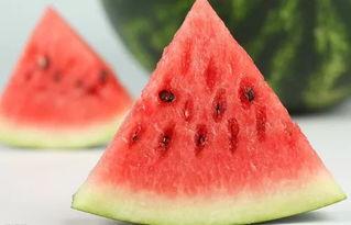 闪亮的西瓜吃瓜,夏日消暑美食的甜蜜诱惑