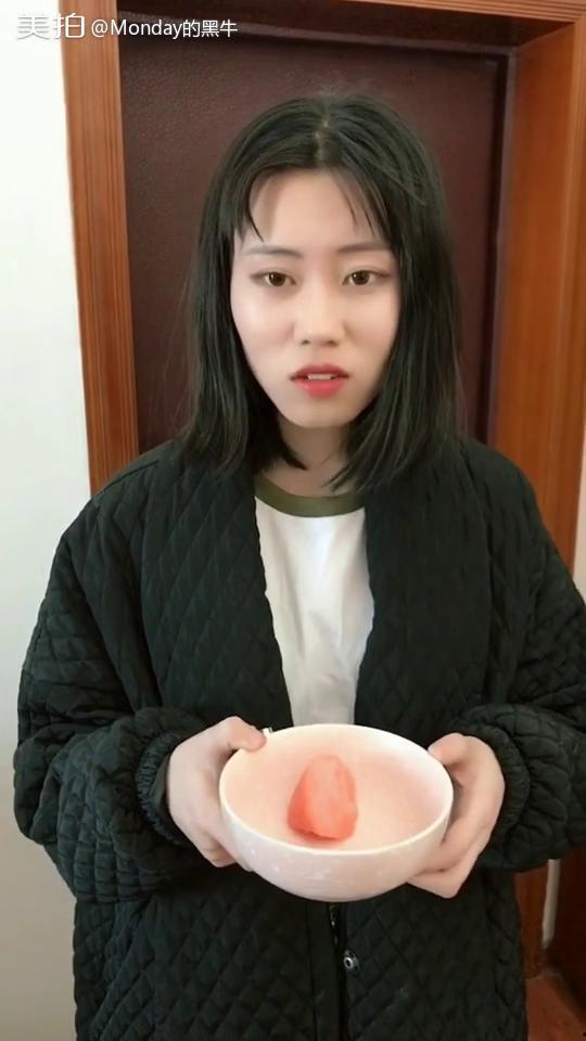 吃瓜的胖女人,吃瓜的胖女人背后的故事与启示