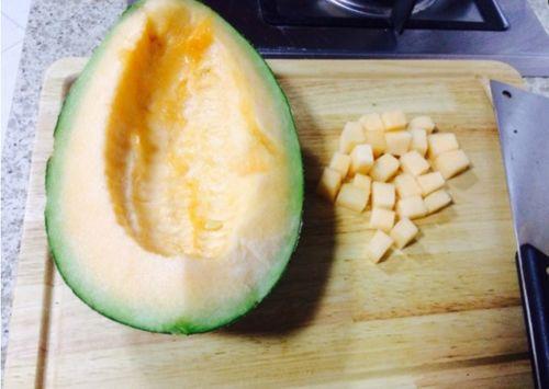 哈密瓜配腊肉吃,夏日清爽与醇厚肉香的完美邂逅