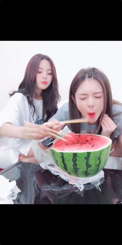 只管吃瓜,揭秘网络吃瓜文化的魅力与争议