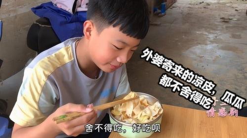 买瓜给外婆吃,外婆笑颜开