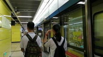 徐州地铁员工吃瓜